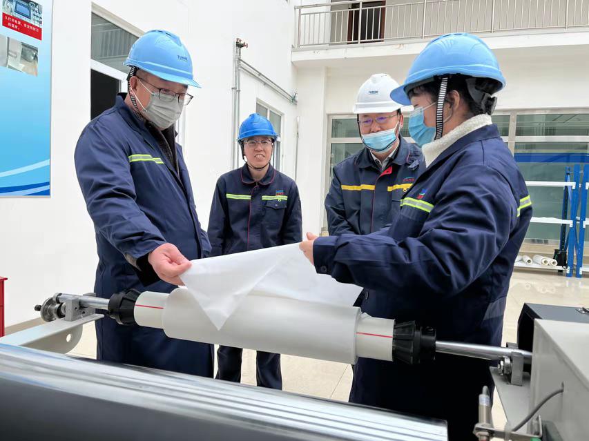 科技创新下基层 征求心声促发展