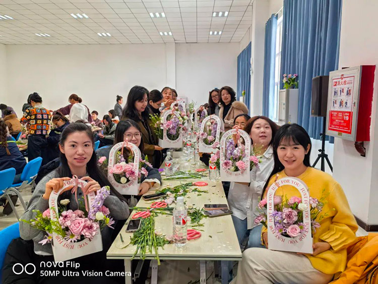 【太阳成集团tyc122cc】开展“指尖花艺 绽放魅力芳华”主题活动