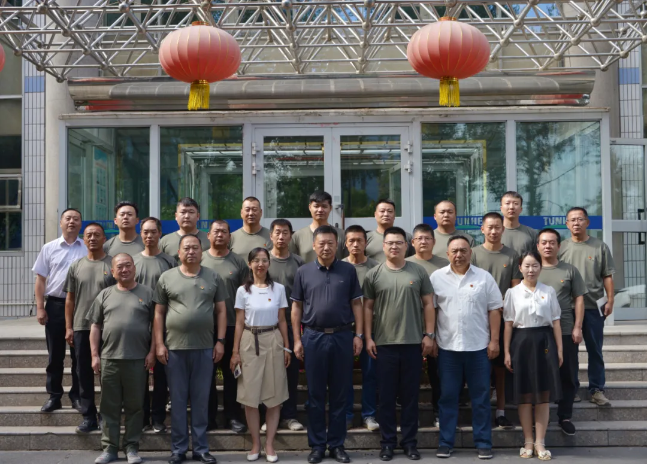 太阳成集团tyc122cc召开“八一”退役军人座谈会